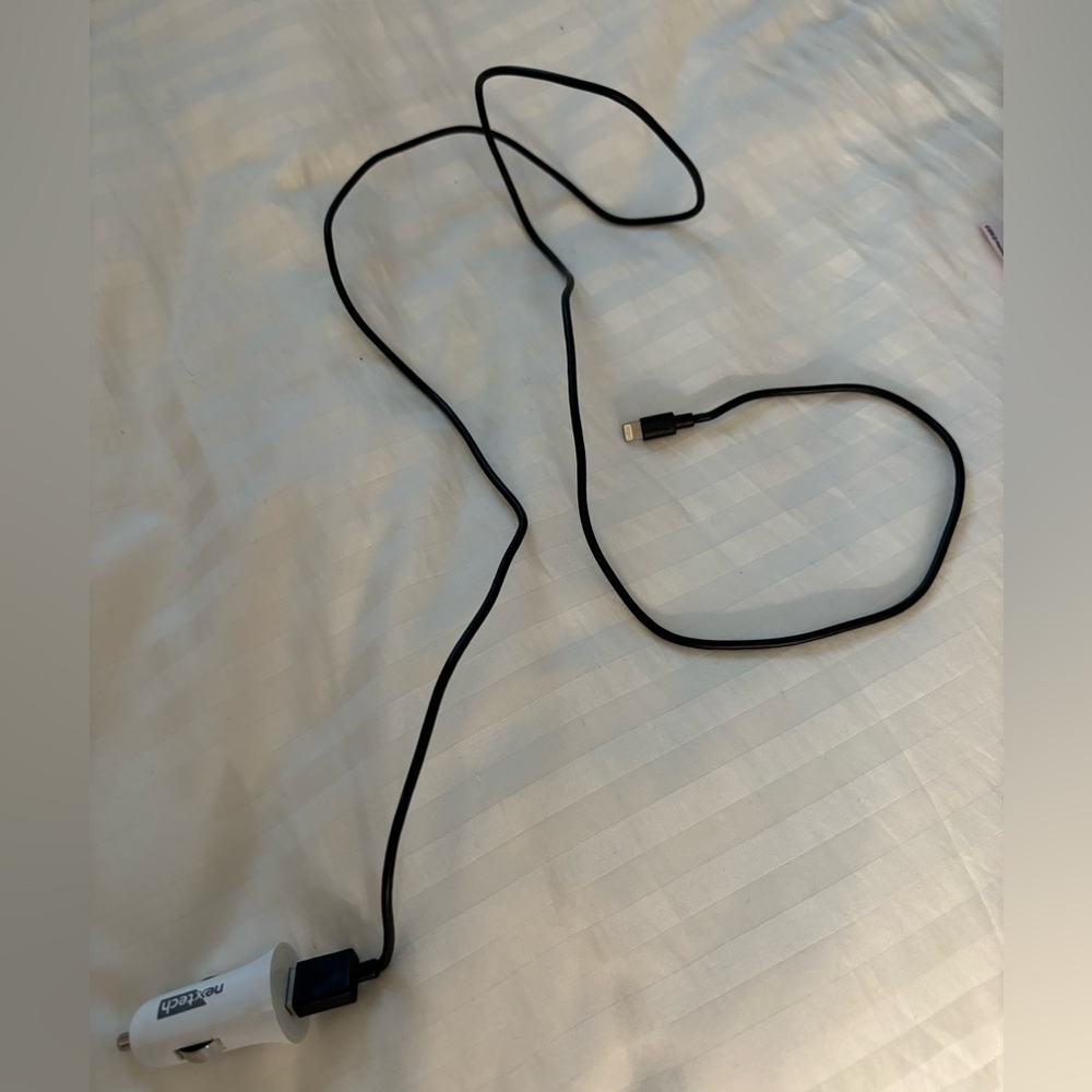 Car port charger included with iphone charger usb to lightning